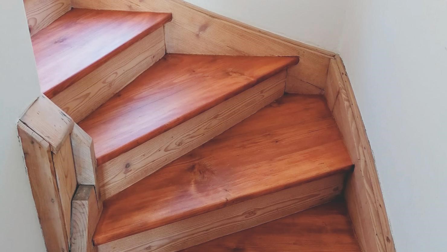 10$Treppe aus Fichtenholz.jpg